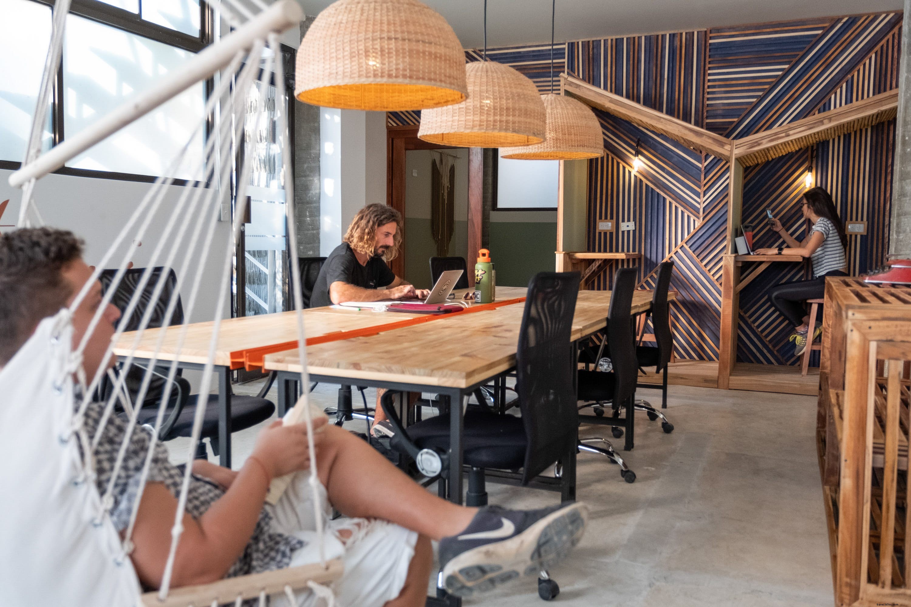 Cette chaîne hôtelière propose des clubs de surf et des espaces de coworking 