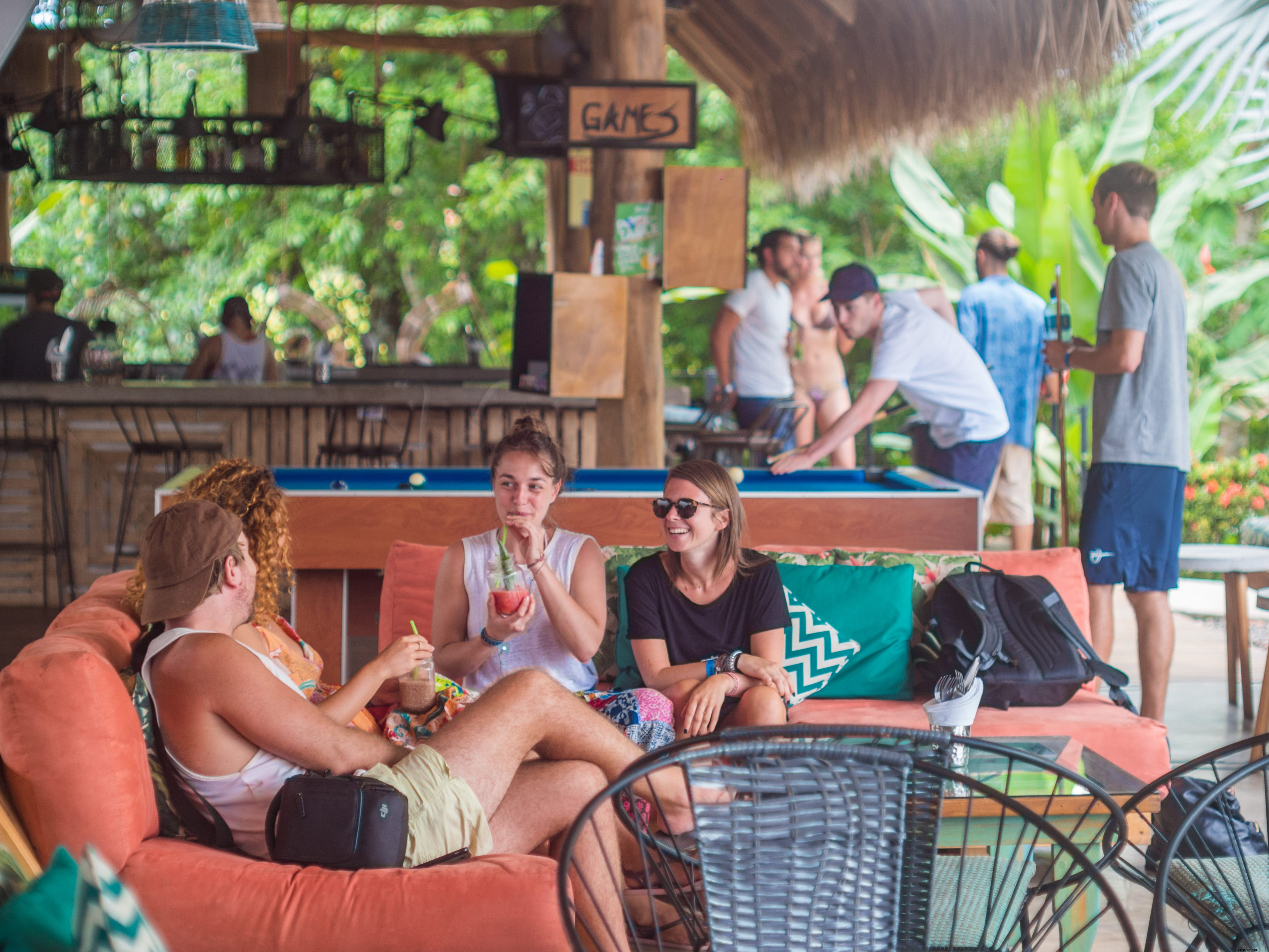 Cette chaîne hôtelière propose des clubs de surf et des espaces de coworking 