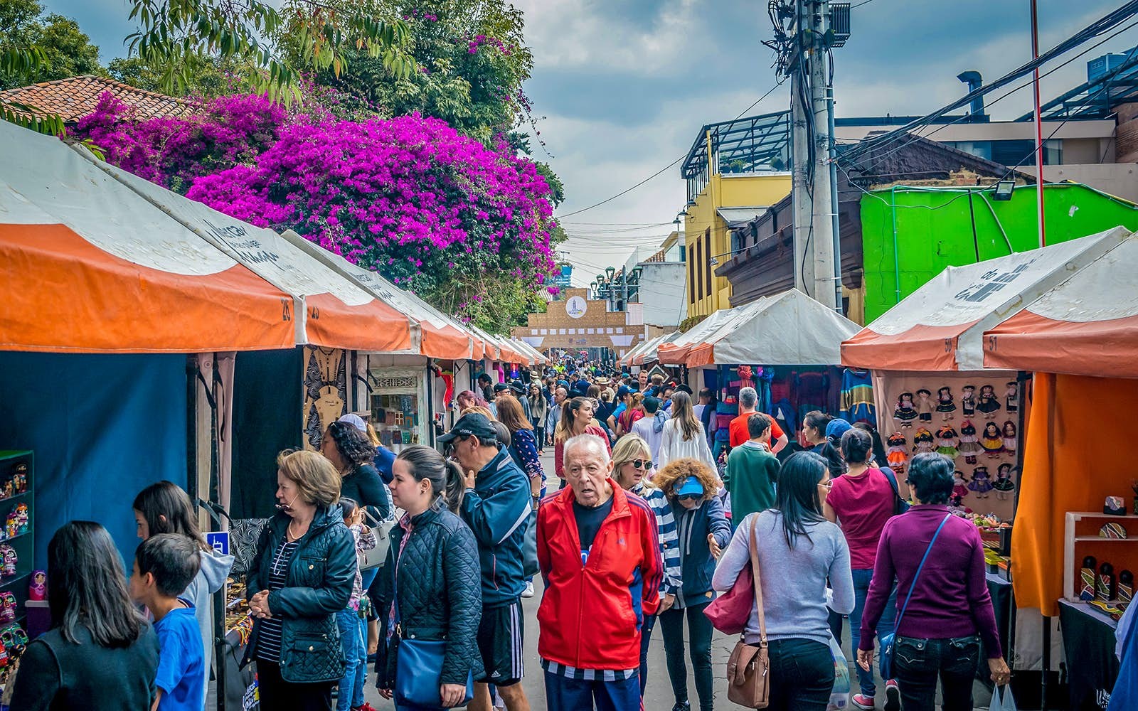 Bagaimana cara menjelajahi Bogotá dengan anggaran terbatas 