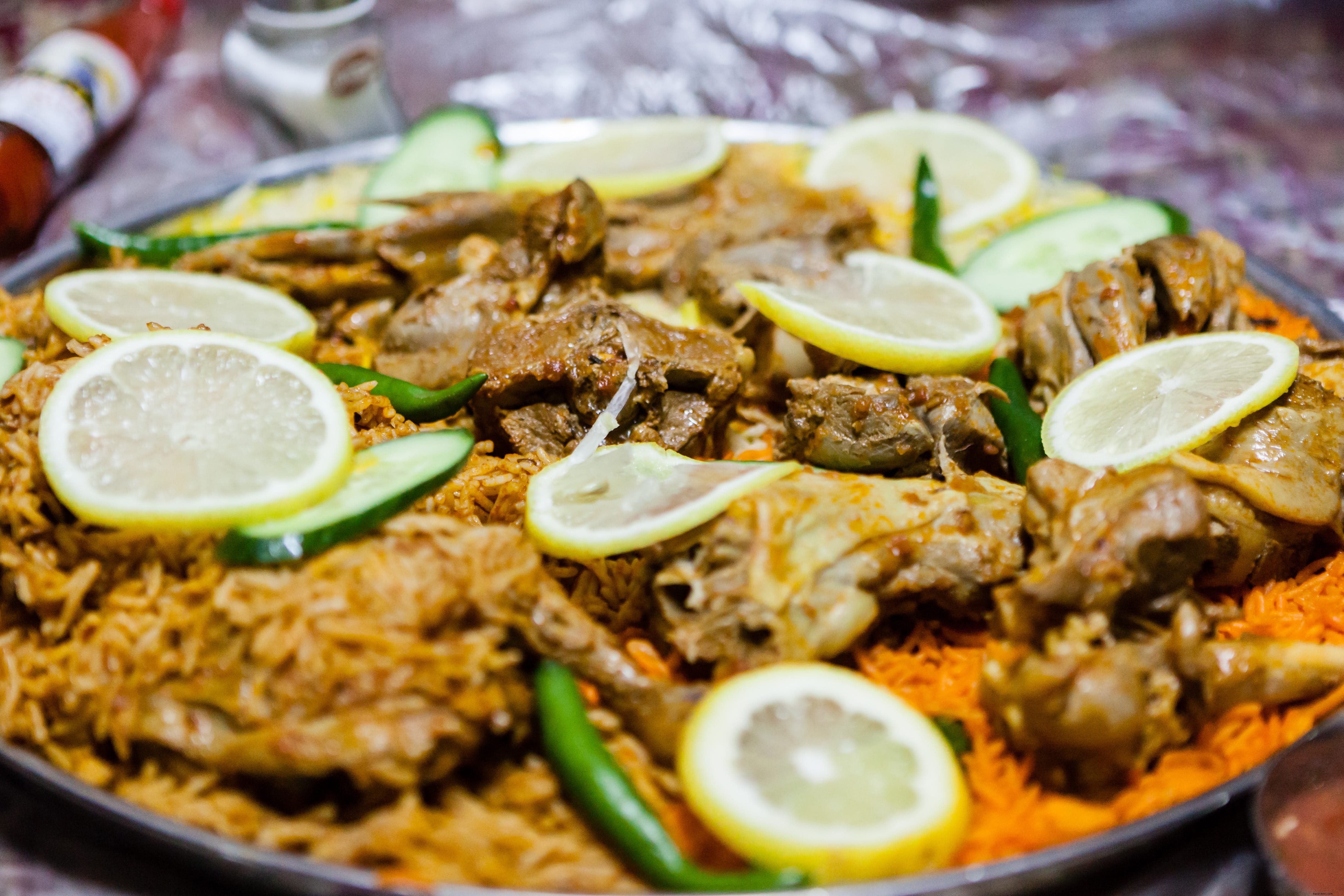 ドバイの味：街で最高のエミラティが食べる 