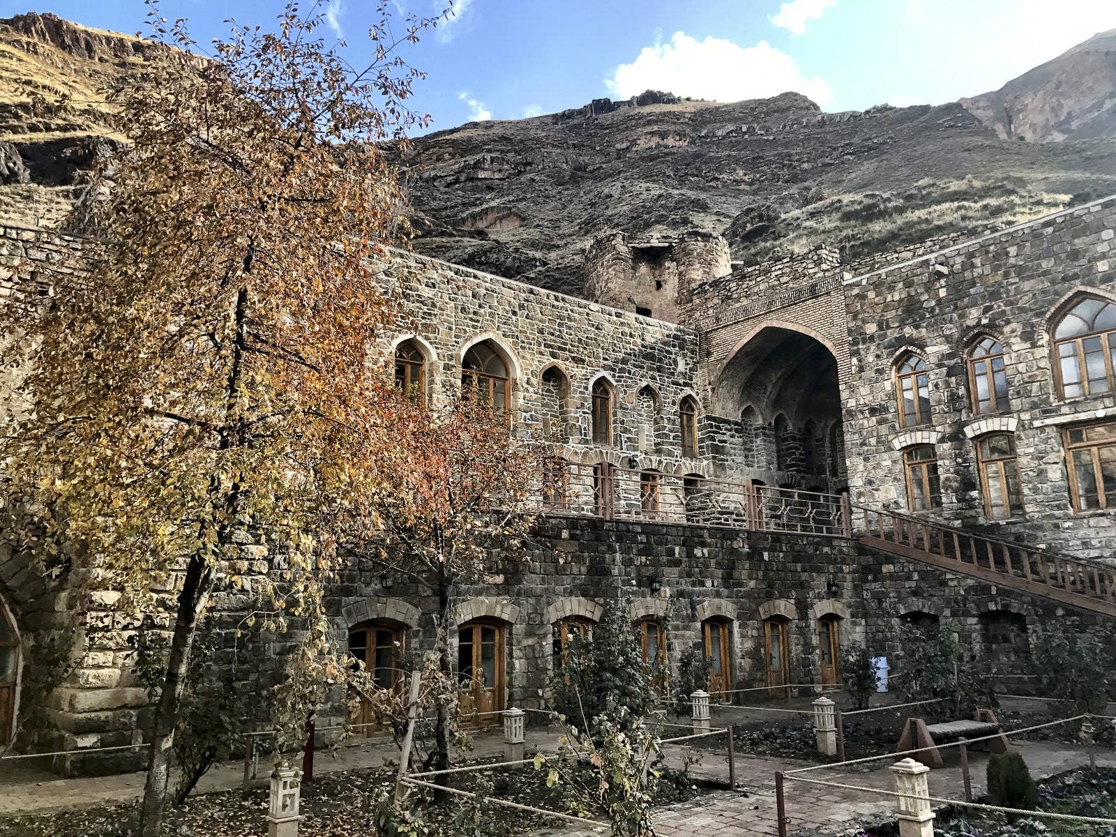 Sites antiques impressionnants de l ouest sauvage de l Iran 