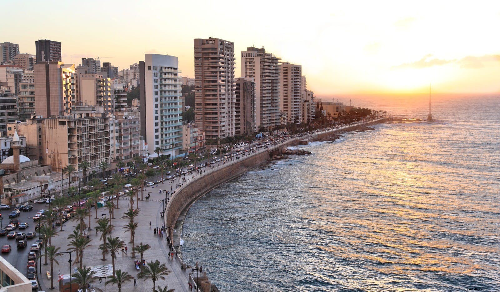 Di mana mendapatkan minuman dengan pemandangan di Beirut 