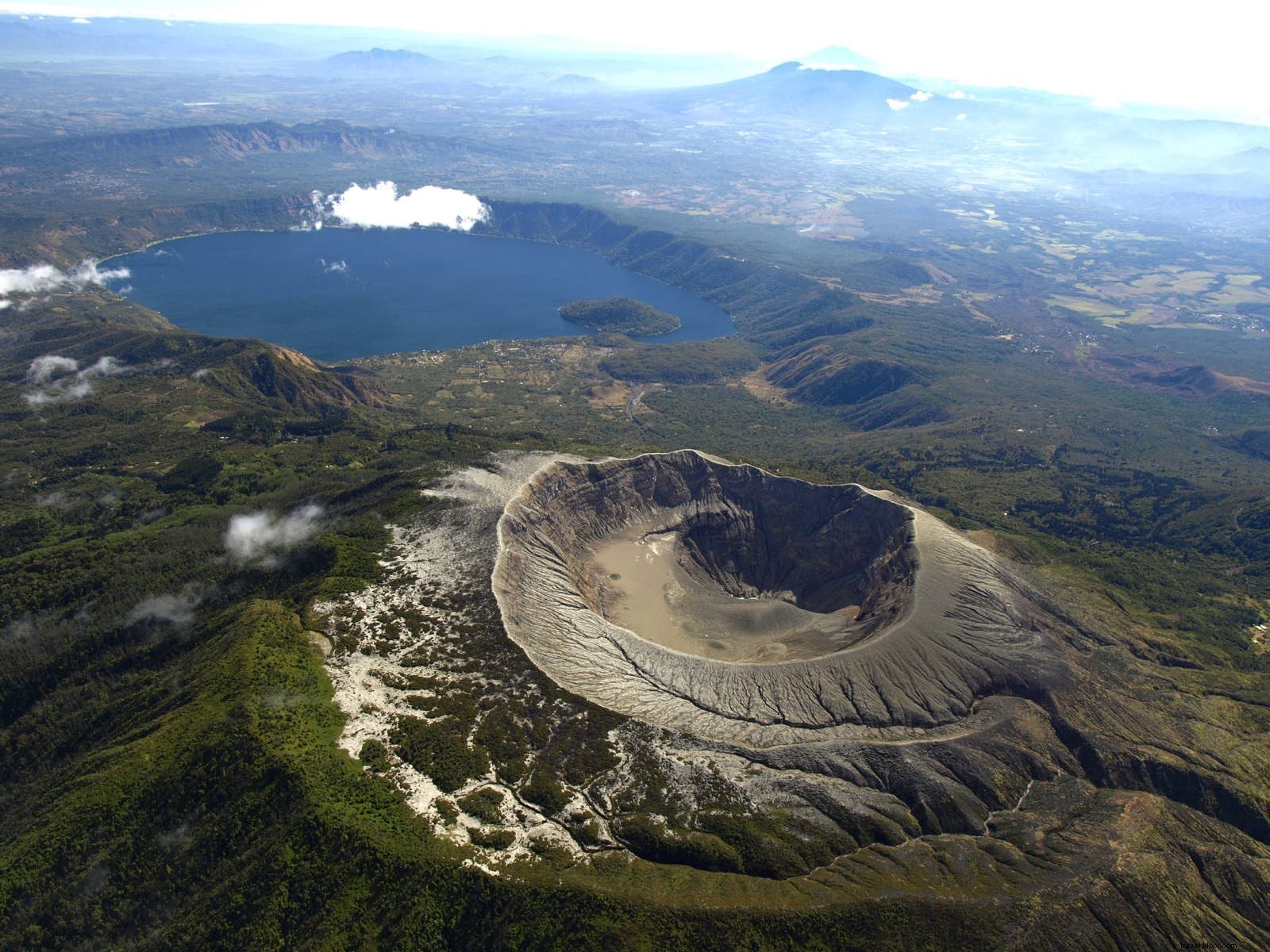 Petualangan gunung berapi paling mendebarkan di Amerika Tengah 