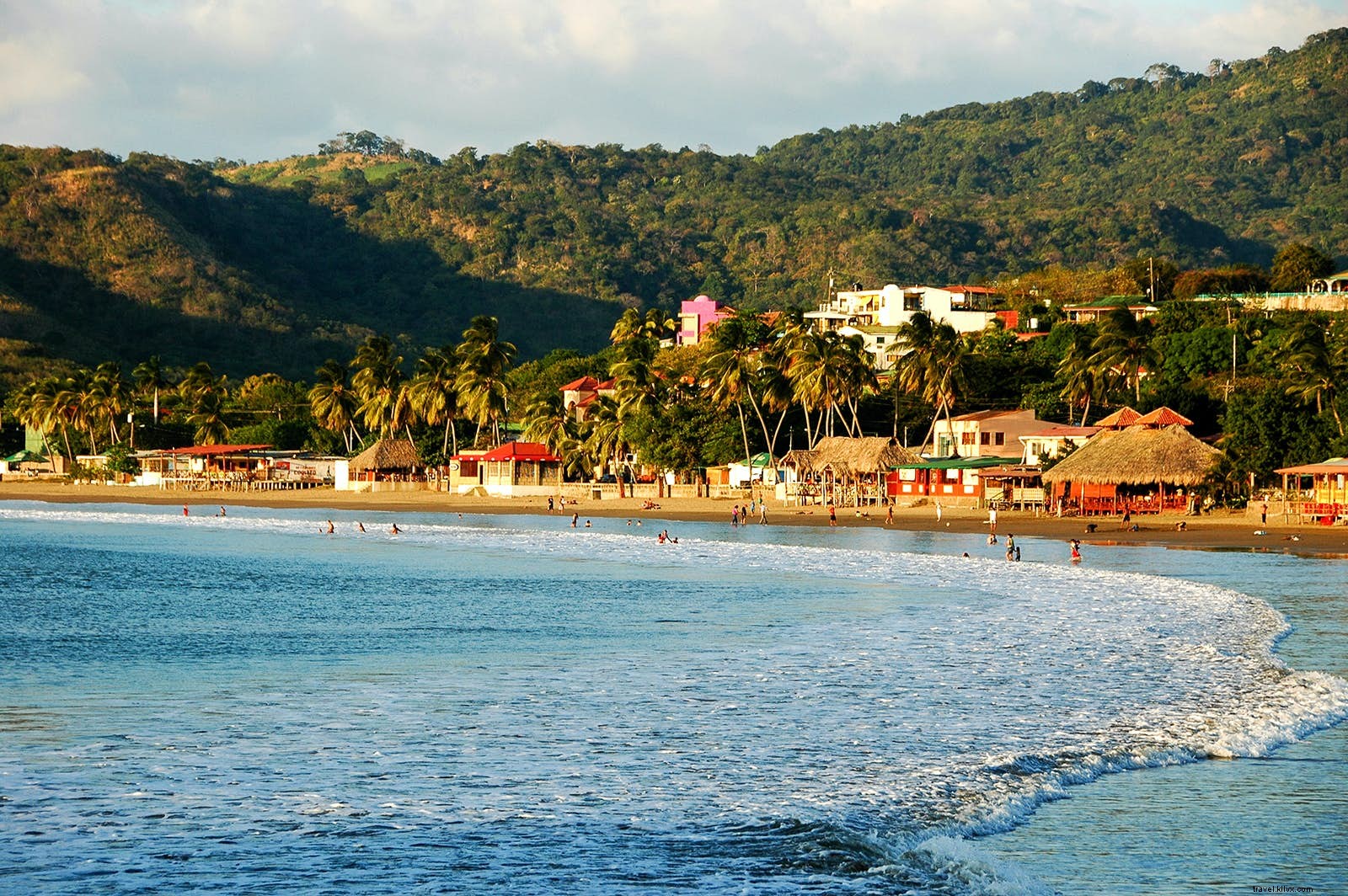 ニカラグアの南海岸で人里離れたサーフィンを見つける場所 