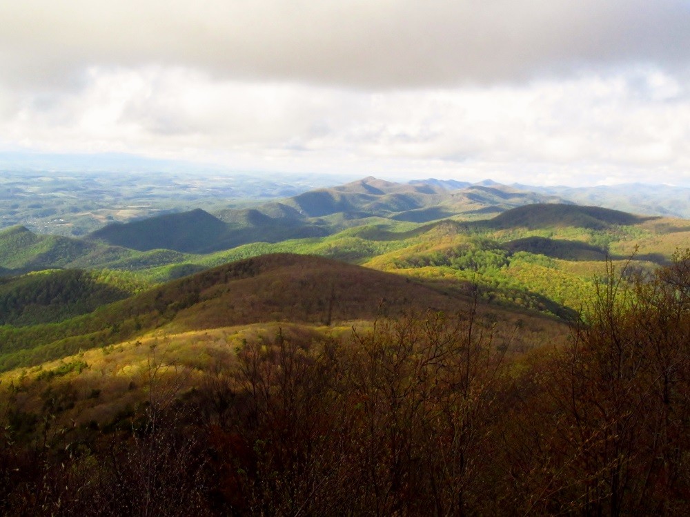 Pendakian Blue Ridge Parkway Terbaik di Virginia 