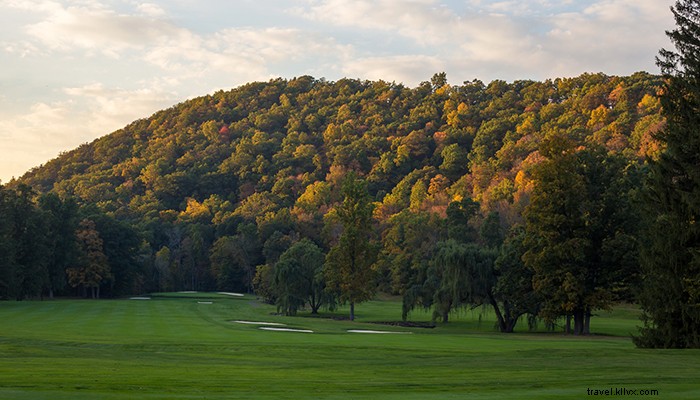 バージニア州の秋のトップシーニックゴルフコース 