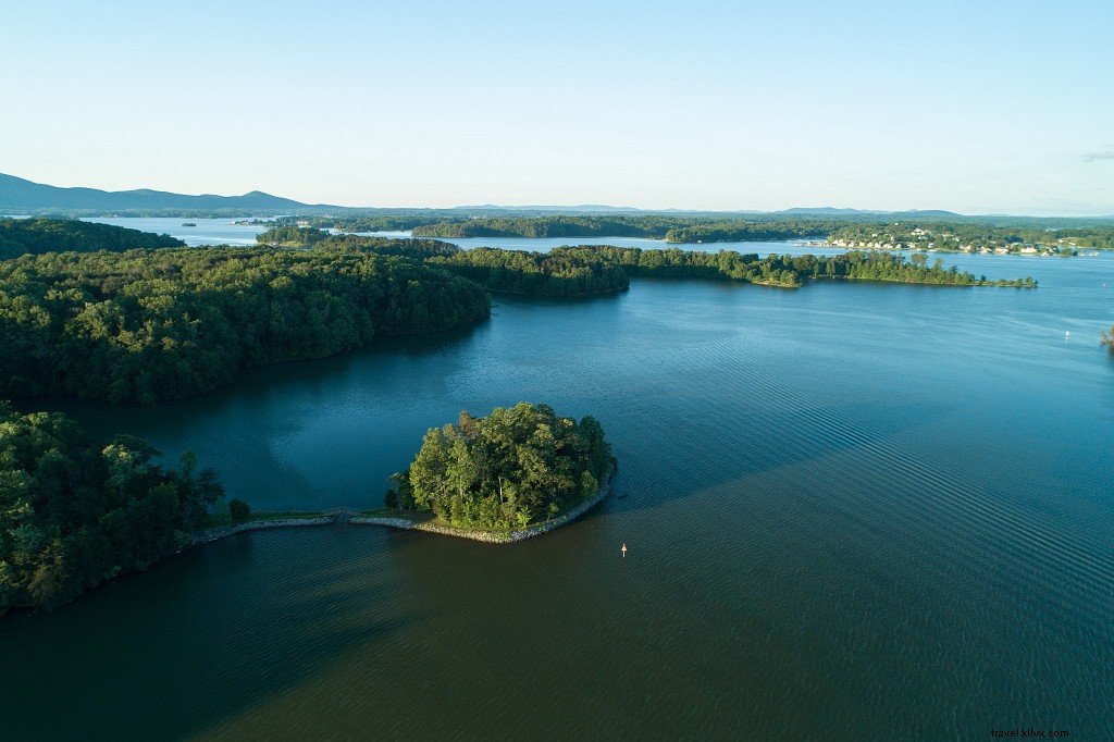 10 Danau Menakjubkan di Virginia untuk Petualangan Luar Ruangan 