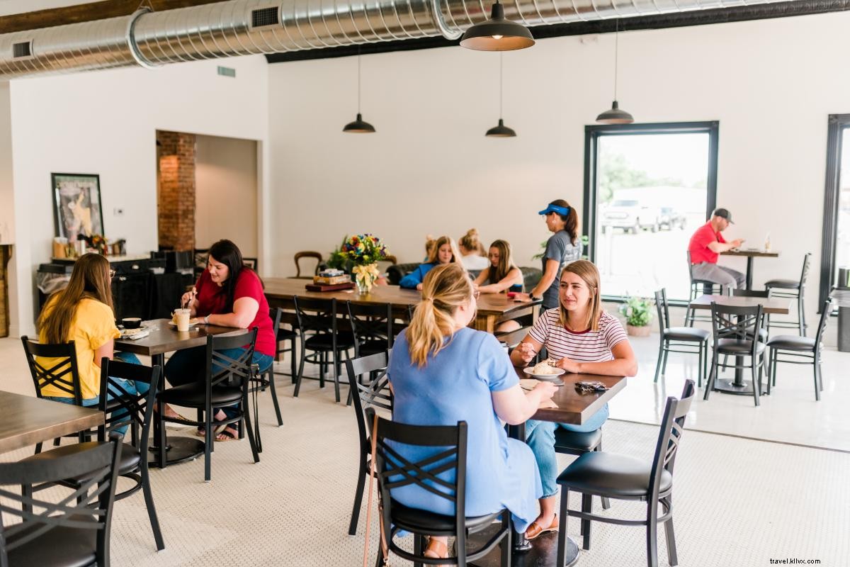 The Village Coffeehouse:a nova cafeteria do Downtown Sulphur 