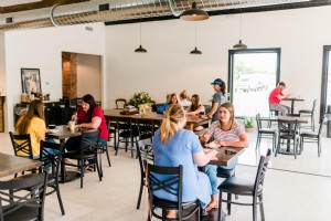 The Village Coffeehouse:il nuovo caffè di Downtown Sulphur 
