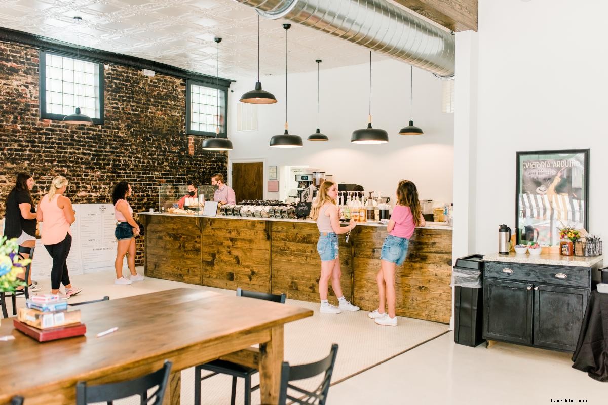 The Village Coffeehouse:a nova cafeteria do Downtown Sulphur 