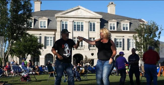 Get Movin  Lake Charles:Groovin  at the Grove 