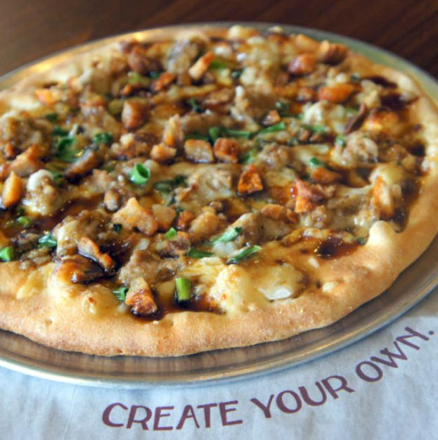 Trip Advisor Mengatakan:Pizza Terbaik di Danau Charles 