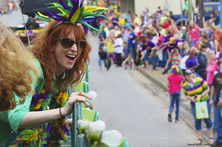 Experimentar el Mardi Gras desde un desfile de carrozas 