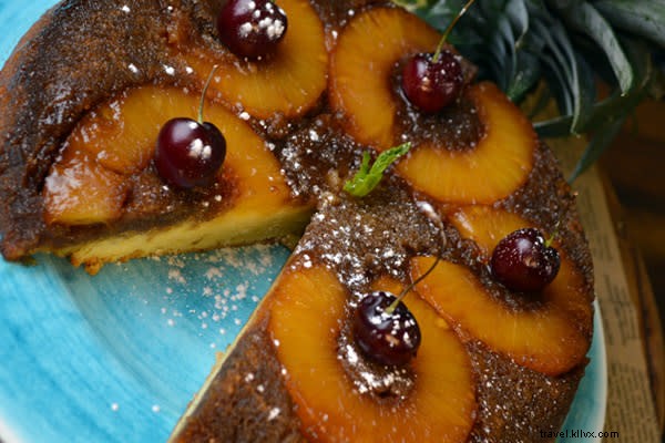 #EatSwla:Torta al revés de piña al sartén con cerezas Bing 