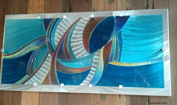 Seniman Louisiana:Frank Thompson Menciptakan Seni Dinding Kaca Fused 