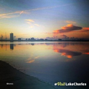 Reflexões à beira do lago:#VisitLakeCharles Foto do mês 