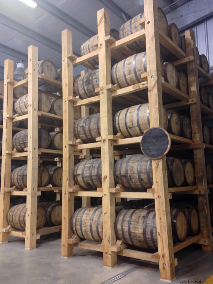 Rum Sama dengan Kesenangan Musim Panas di Louisiana Spirits Distillery 