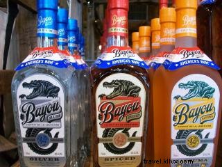 Destilaria local produz rum Bayou 