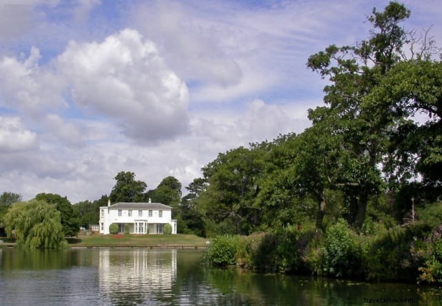 18 tempat terindah untuk dikunjungi di Surrey 
