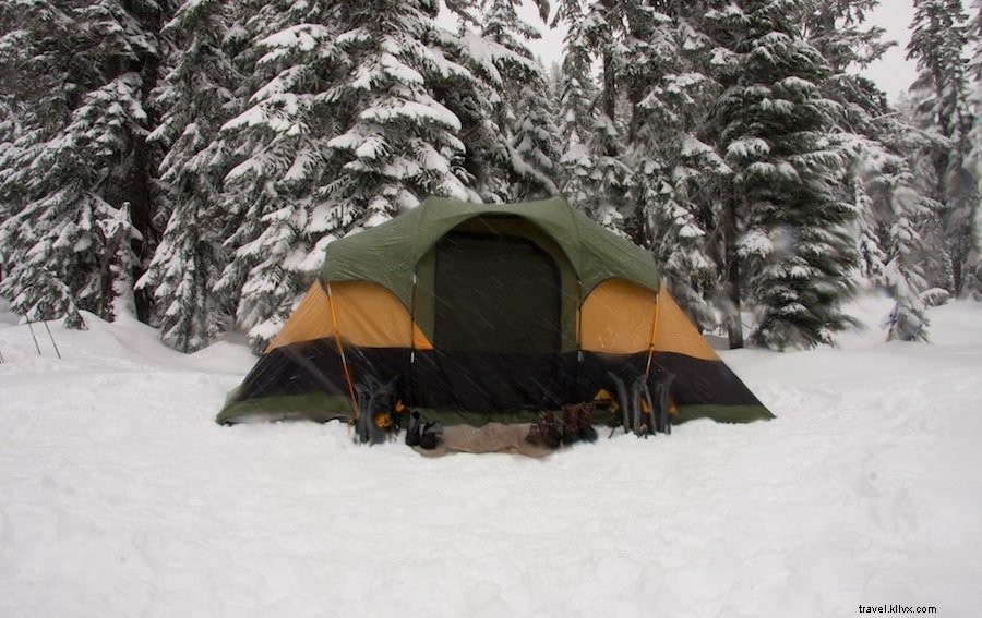 Esenciales para acampar en invierno y consejos para acampar en climas fríos 
