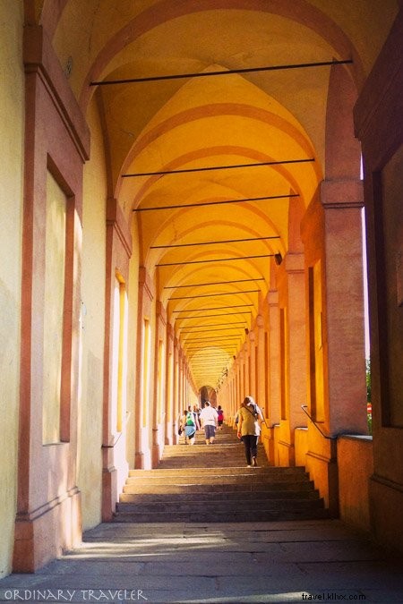 Perjalanan Tunggal di Bologna, Italia