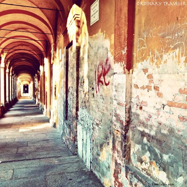 Perjalanan Tunggal di Bologna, Italia