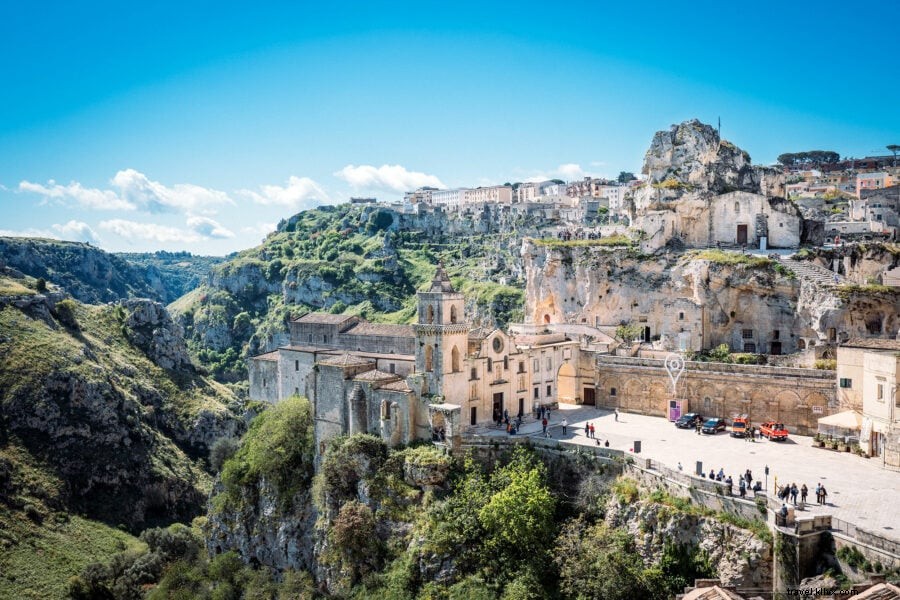 神秘的なマテーラ：イタリアの石器時代の洞窟の街