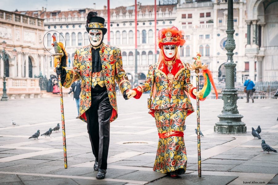 20 foto magiche del Carnevale di Venezia (quando le maschere erano divertenti!)