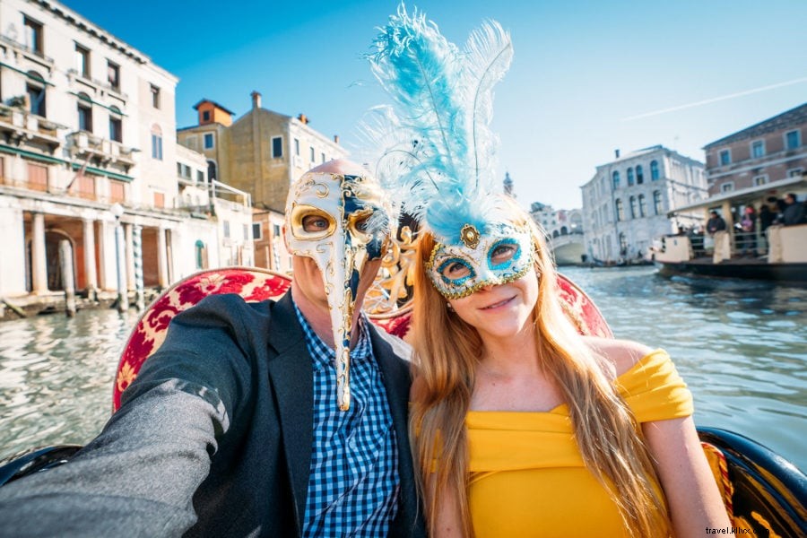 20 foto magiche del Carnevale di Venezia (quando le maschere erano divertenti!)
