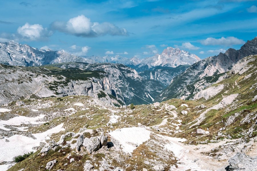 トレチーメディラバレドループのハイキング（イタリアのドロミテ）