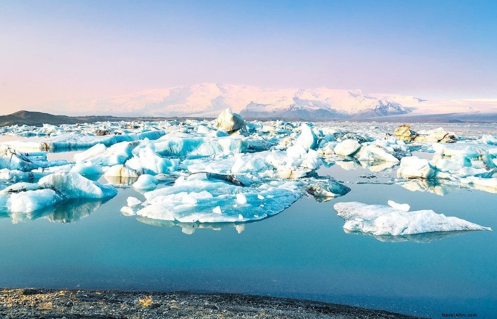 アイスランドの素晴らしいヨークルスアゥルロゥン氷河ラグーン（旅行ガイド）