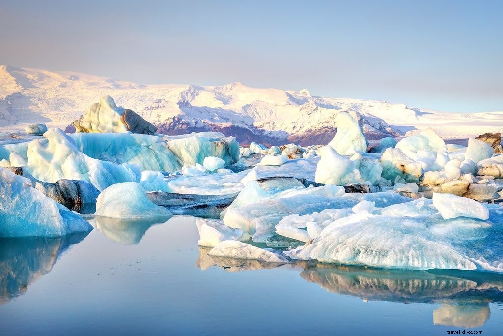 アイスランドの素晴らしいヨークルスアゥルロゥン氷河ラグーン（旅行ガイド）