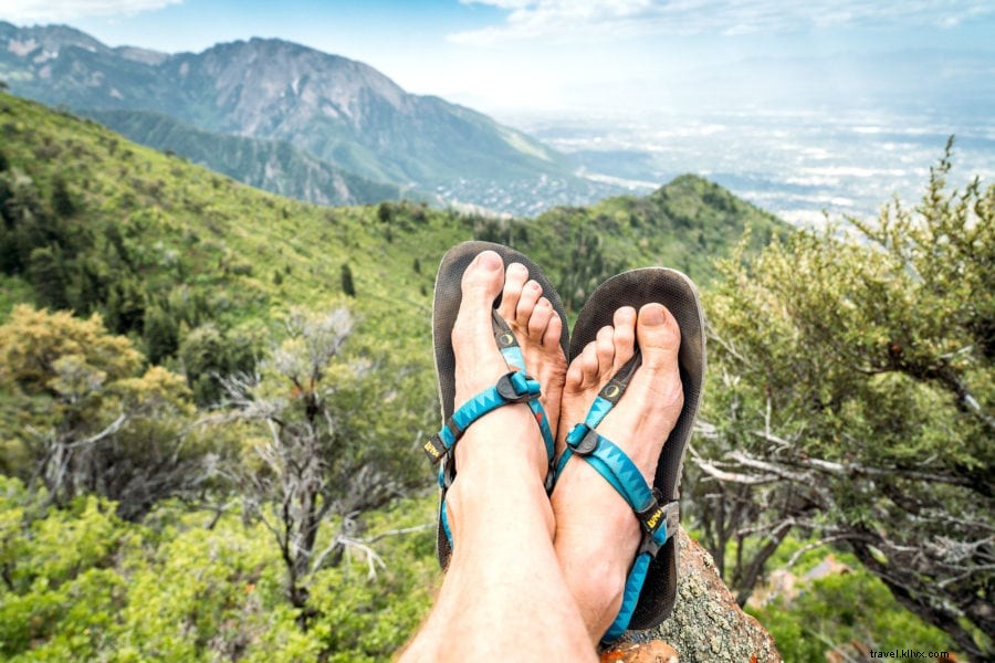 Sandálias minimalistas para viagens de aventura (Luna Sandals Review)
