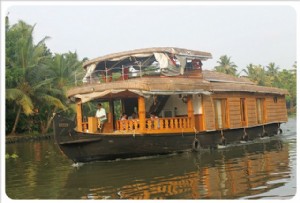 Cara memesan rumah perahu di Kerala