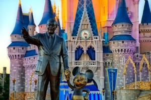 Cara mendapatkan liburan dewasa yang sukses ke Disney World