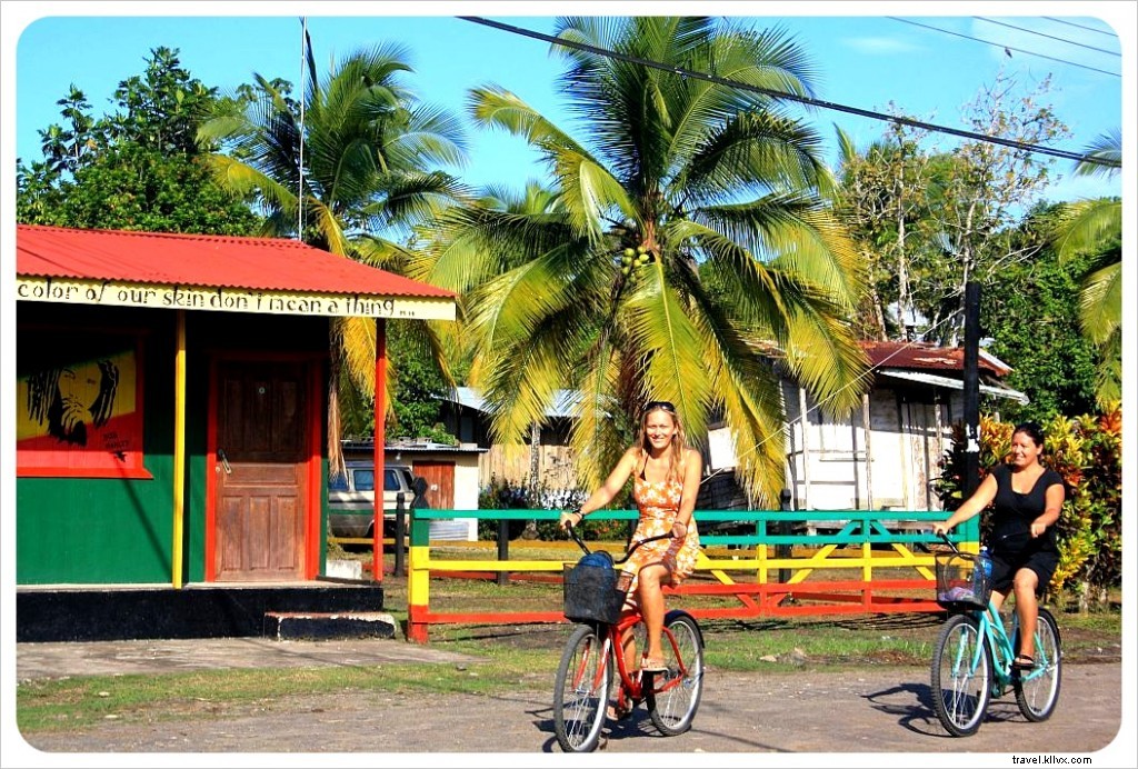 Bersepeda di sepanjang pantai Karibia Kosta Rika