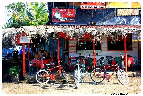 コスタリカのカリブ海沿岸でのサイクリング