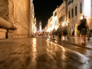 Dubrovnik:una mezcla diversa de playas, Vida nocturna e historia