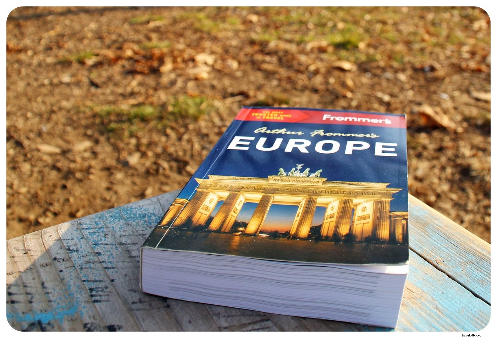 My Holiday Gift Guide For Globetrotters:2015 Edition (+ Guidebook Giveaway!)