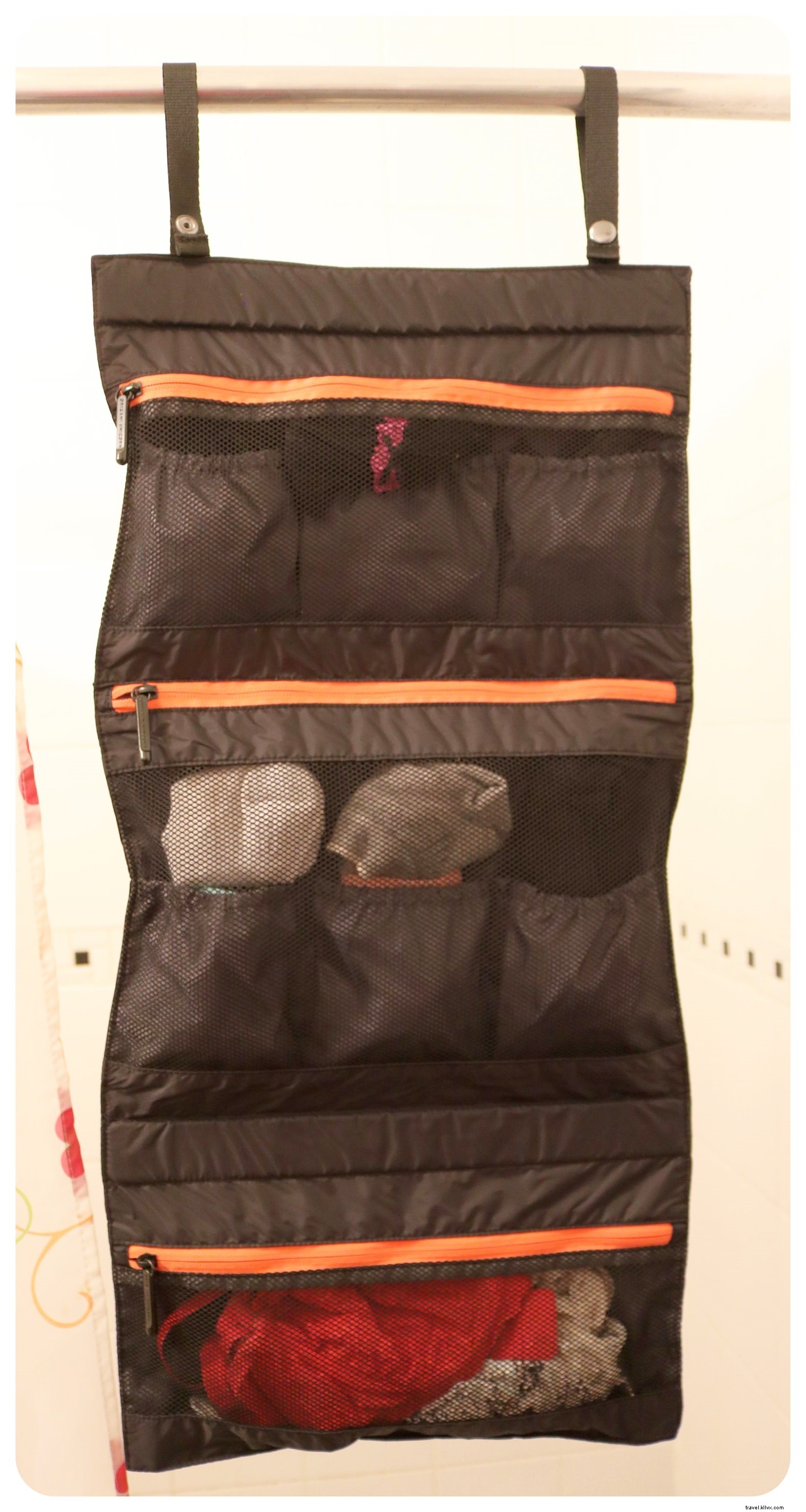 Embalagem facilitada com o TUO, o organizador de roupas íntimas de viagem definitivo