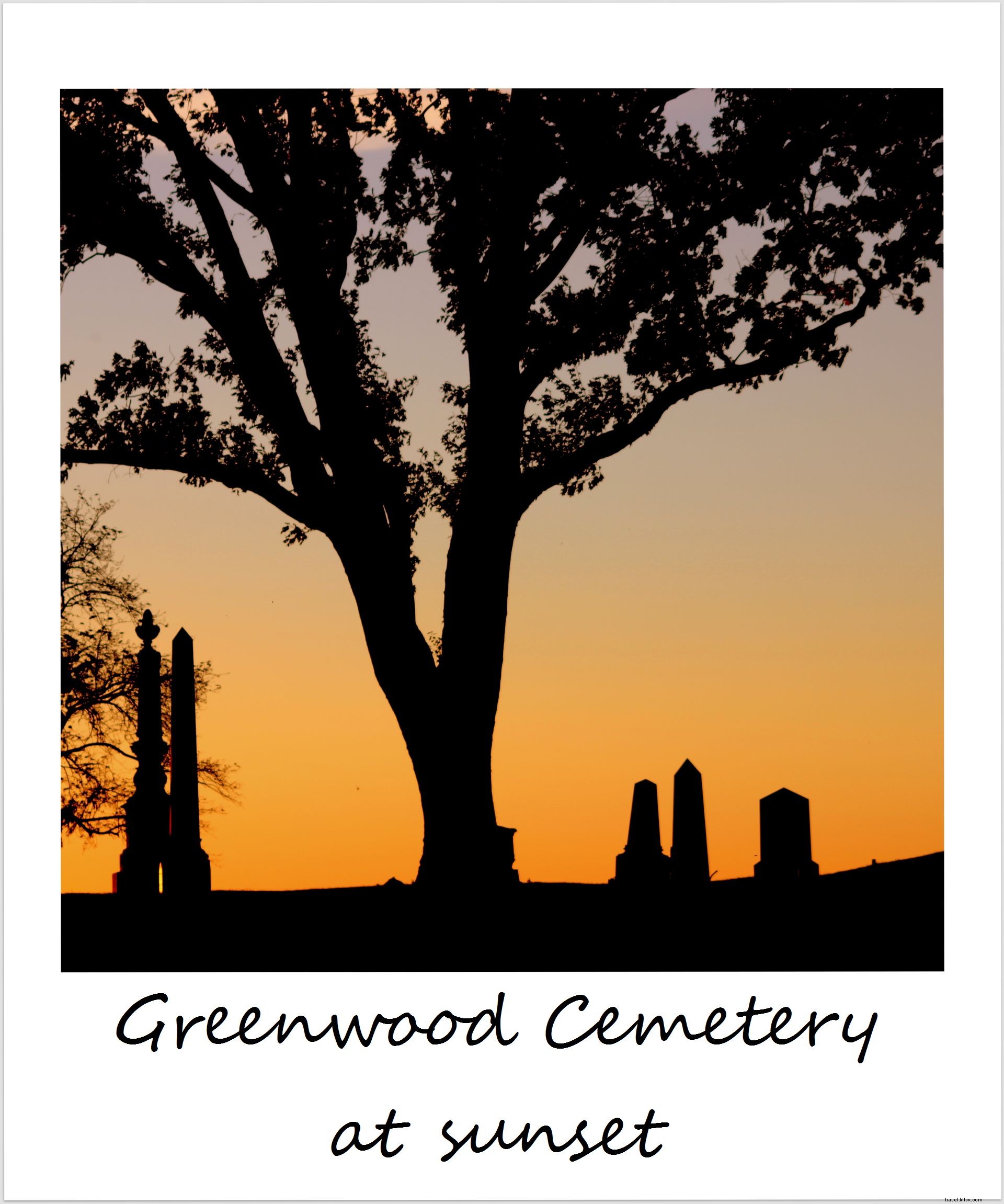 Polaroid minggu ini:Matahari terbenam di Pemakaman Greenwood, Brookyn