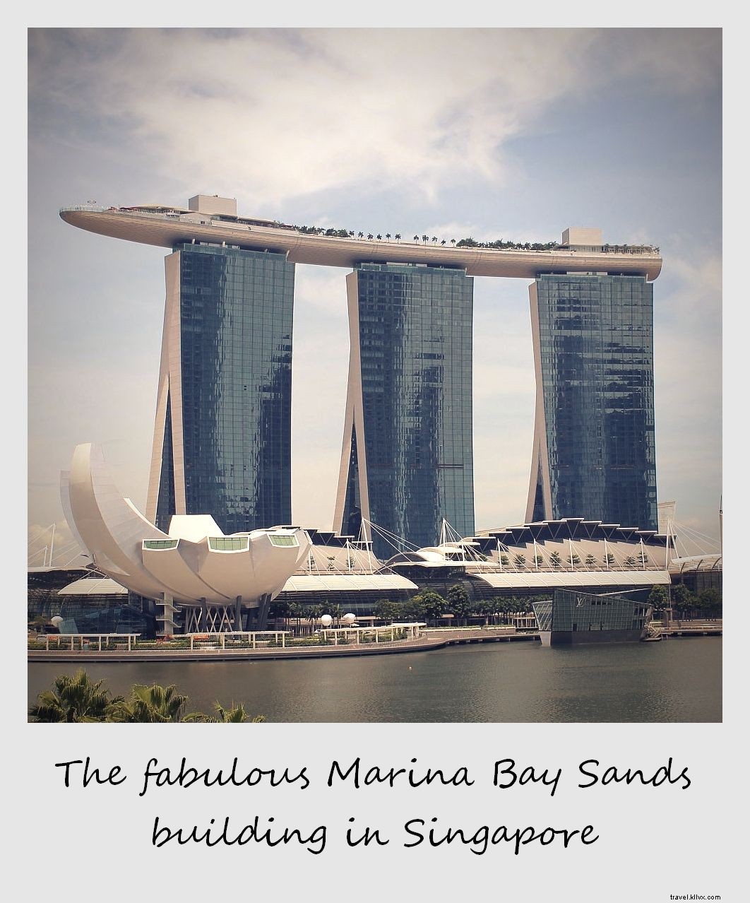 Polaroid of the week:Gedung Marina Bay Sands yang menakjubkan di Singapura