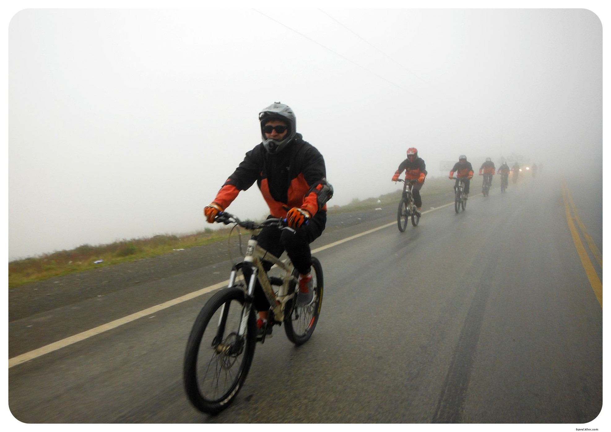 Il giorno in cui ho pedalato lungo la strada della morte in Bolivia