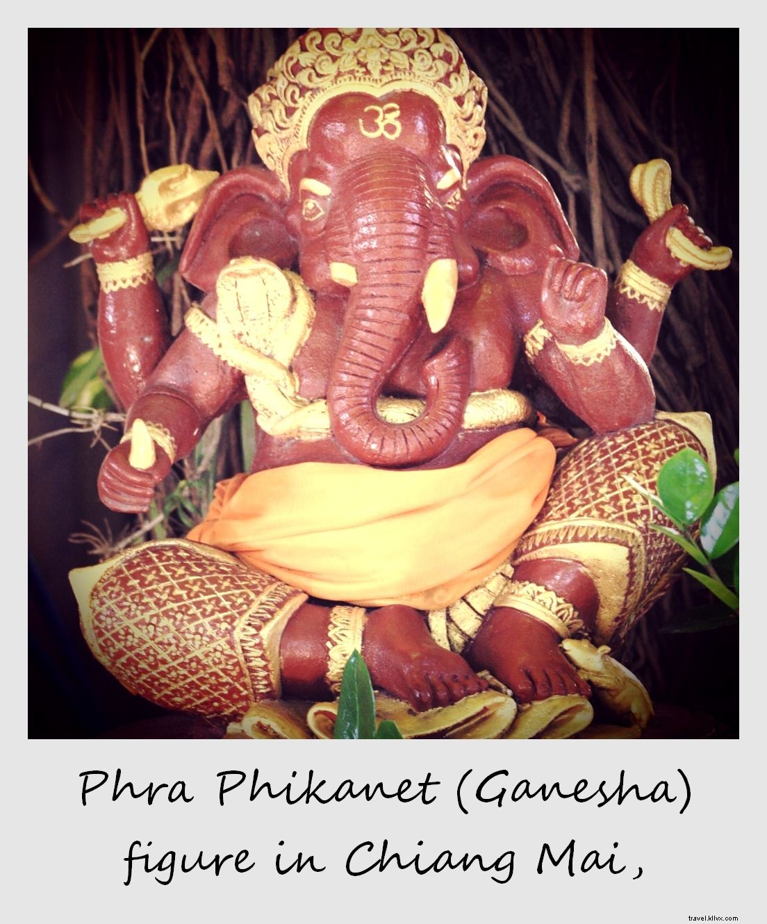Polaroid de la semaine :Phra Phikanet (Ganesha) à Chiang Mai, Thaïlande