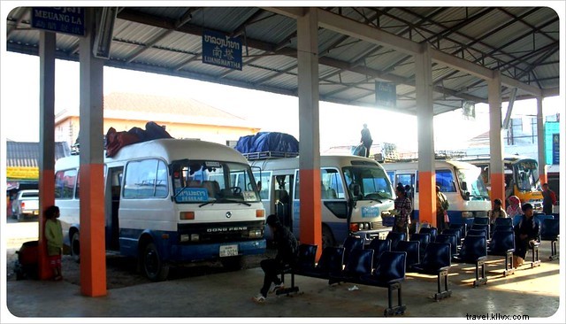 Vomito, servizi igienici alla turca e un sacco di mandarini:una (non così) tipica giornata di trasporto in Laos