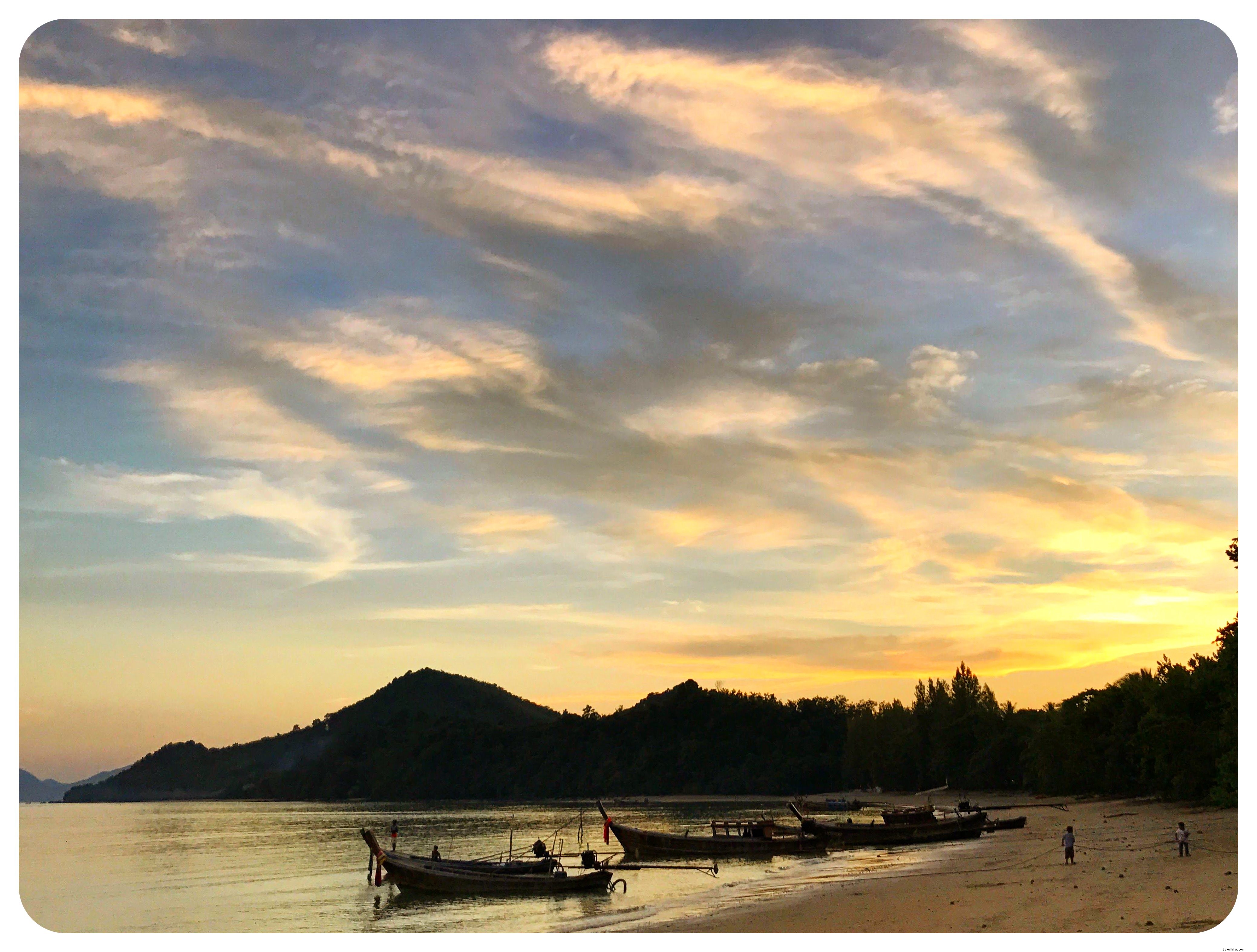 タイの島の至福：ヤオヤイ島とヤオノイ島