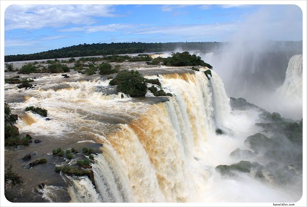 Ella dijo, Ella dijo:El desvío a las Cataratas del Iguazú