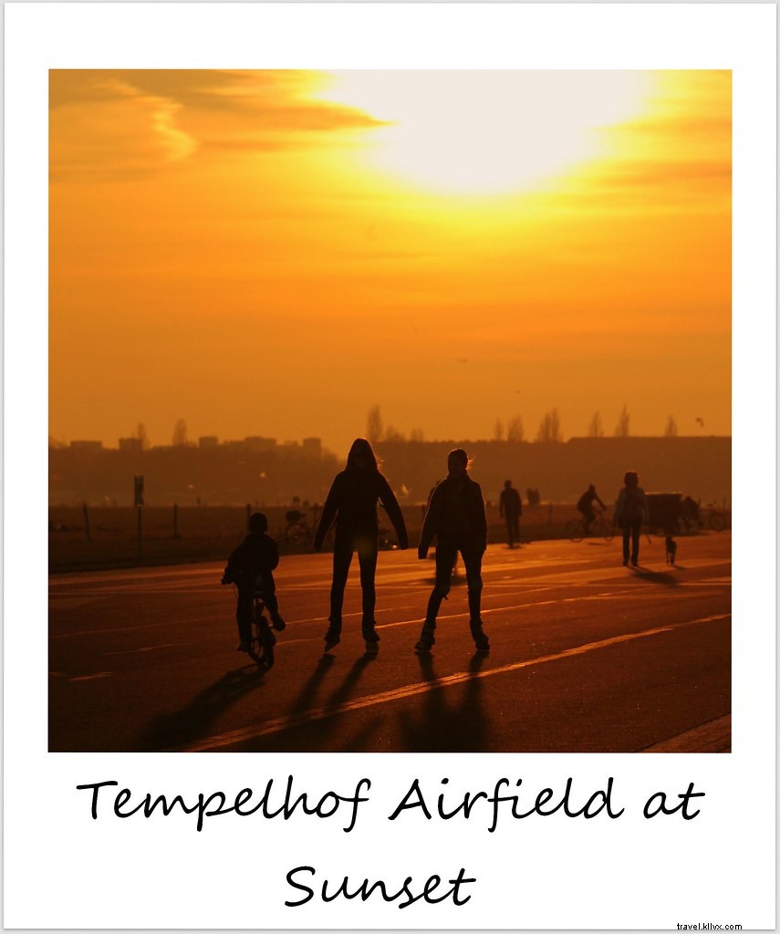 Polaroid minggu ini:Matahari terbenam di atas Tempelhof Airfield, Berlin