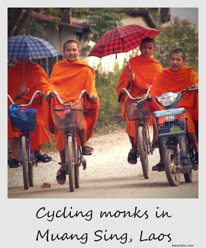 Polaroid della settimana:monaci in bicicletta a Muang Sing, Laos