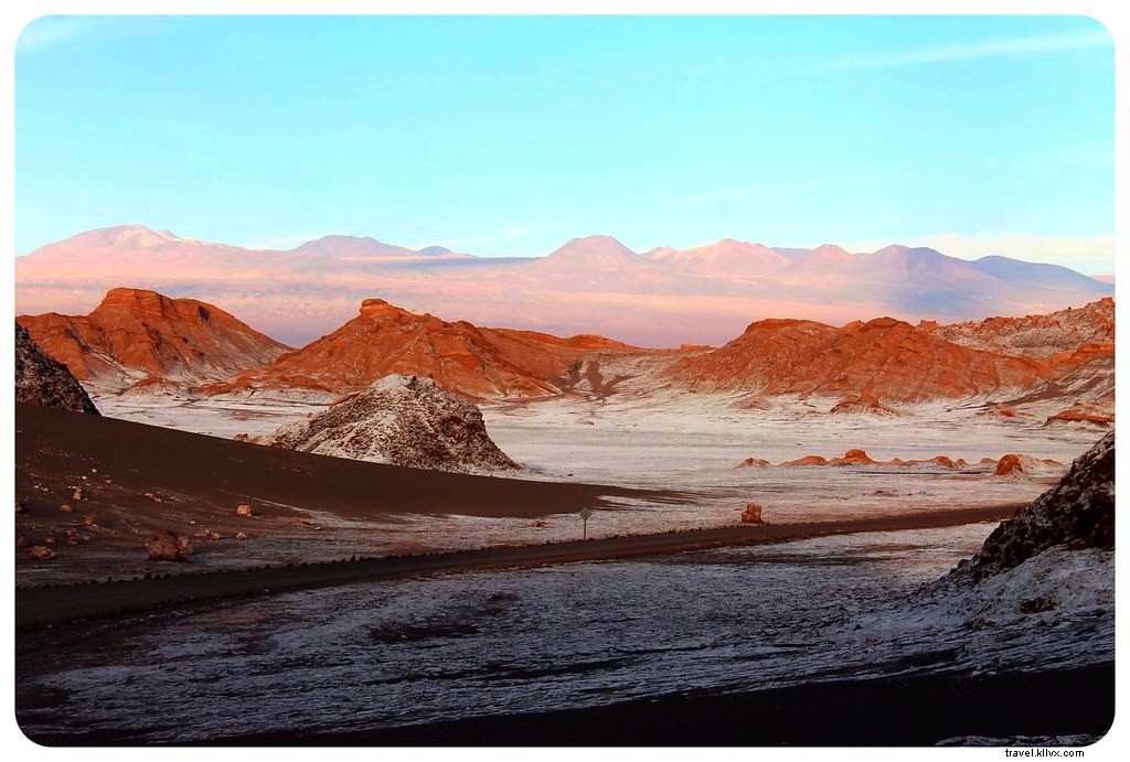 チリのアタカマ砂漠の異世界の風景